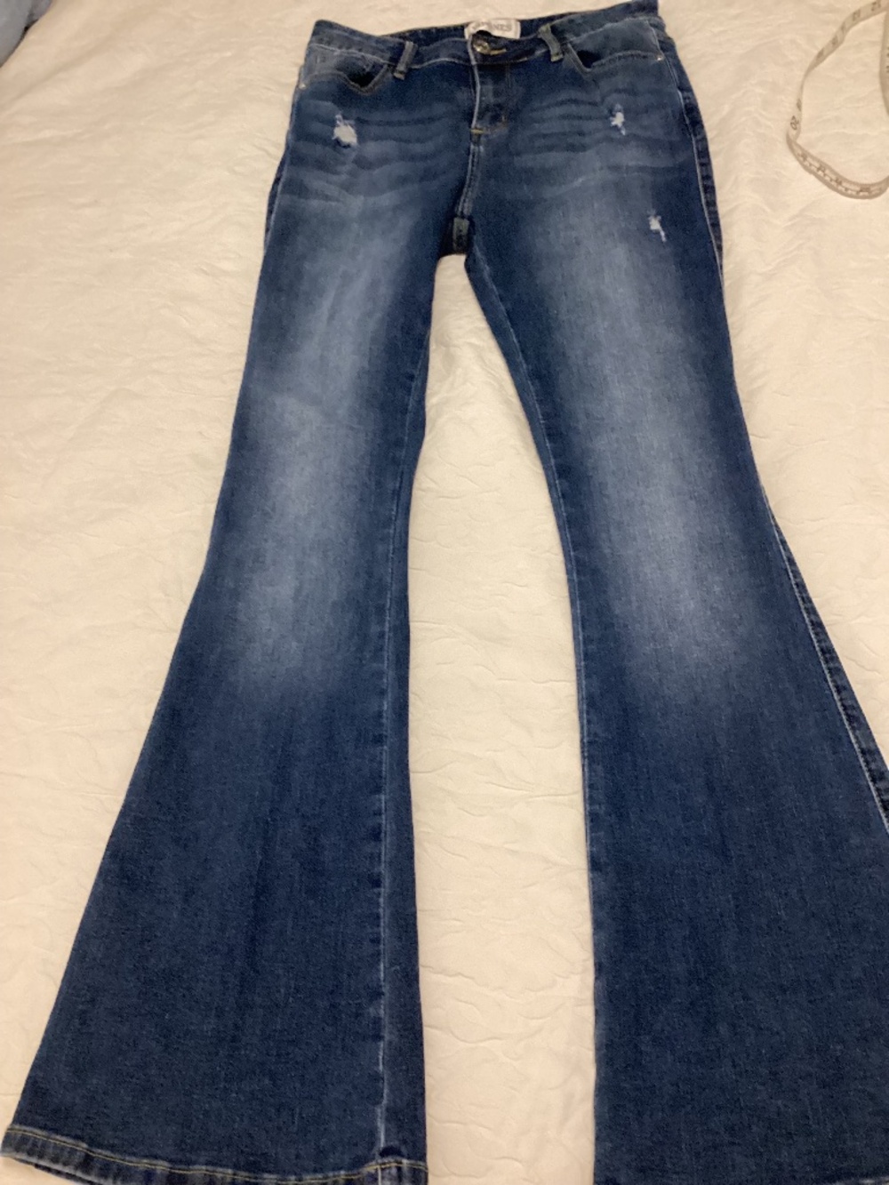 Vipones  Blue jeans with fraying type holes up top of jeans. Sz 10